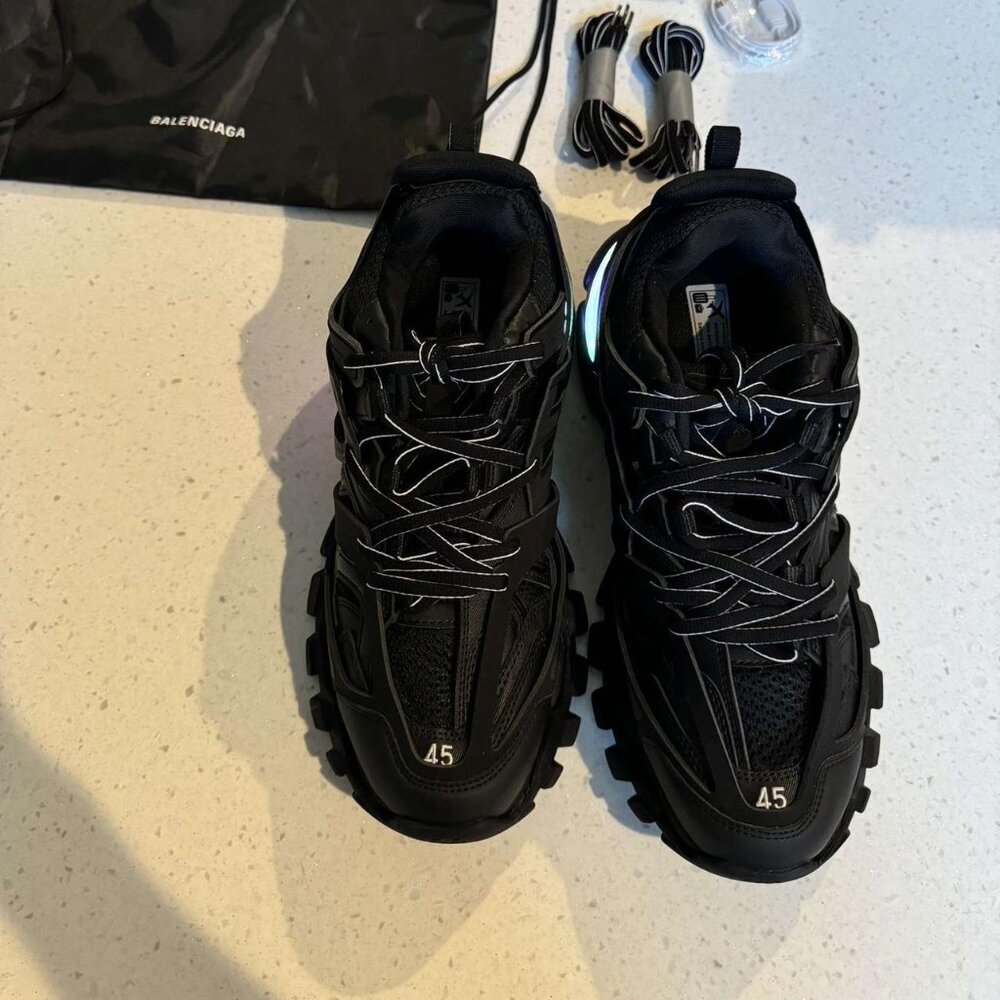 Balenciaga Men's Black Trainers - Picture 3 of 3